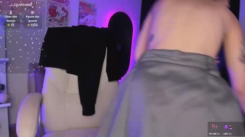 Snapshot of _sabrinamoon chatting on February 2025 12:17:02 PM online show from February 2025 12:17:02 PM