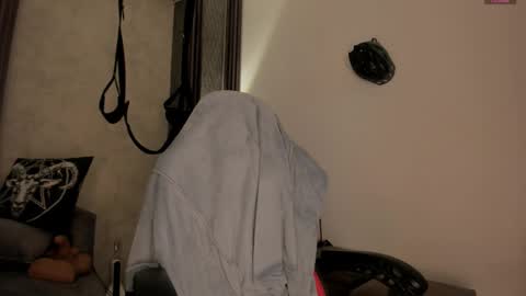 Snapshot of _selene_red chatting on November 2025 04:32:02 PM Selene online show from November 2025 04:32:02 PM