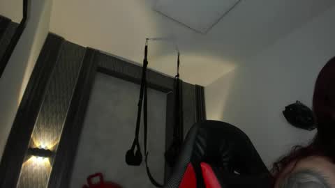 Snapshot of _selene_red chatting on December 2025 03:06:01 PM Selene online show from December 2025 03:06:01 PM