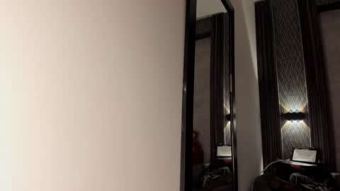 Snapshot of _selene_red chatting on December 2025 01:52:02 PM Selene online show from December 2025 01:52:02 PM