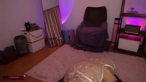 Laura online show from October 2025 01:03:01 AM