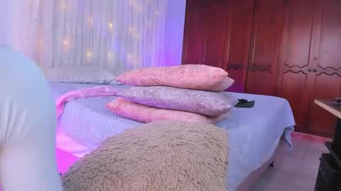 Shsntal online show from October 2025 02:18:01 PM