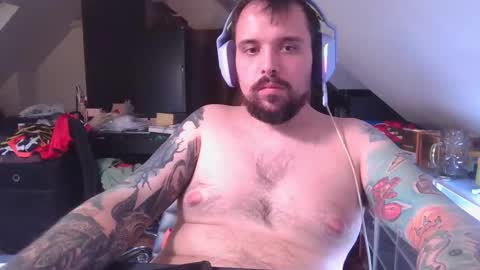 _smiley_bear27 online show from November 2025 08:48:02 AM