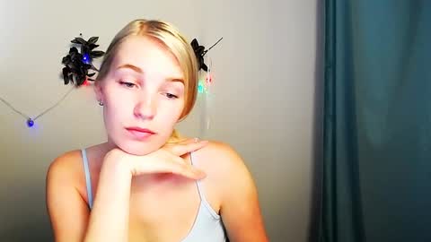 Snapshot of _snow_queen__ chatting on May 2026 10:01:02 AM Rachel online show from May 2026 10:01:02 AM