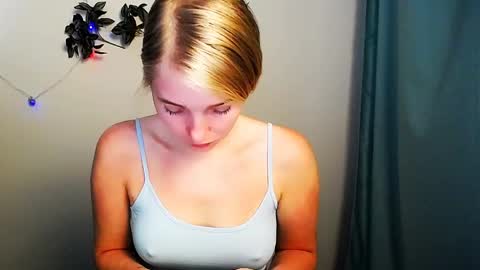 Snapshot of _snow_queen__ chatting on May 2026 10:36:01 AM Rachel online show from May 2026 10:36:01 AM
