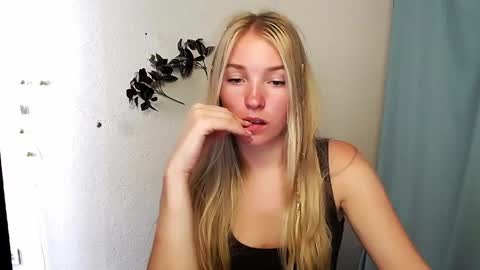 Snapshot of _snow_queen__ chatting on June 2026 11:47:01 AM Rachel online show from June 2026 11:47:01 AM