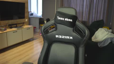 OLIVERpvt is open online show from February 2025 04:07:01 AM