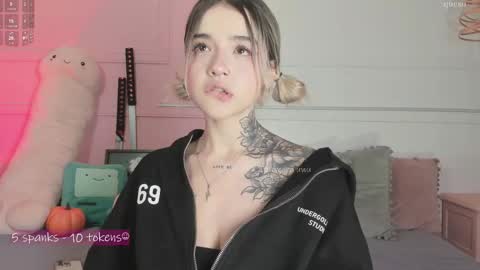 _tammarra_ online show from October 2025 10:32:02 PM