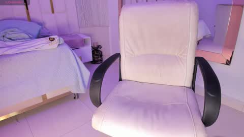 Rousse  online show from January 2026 07:08:02 PM