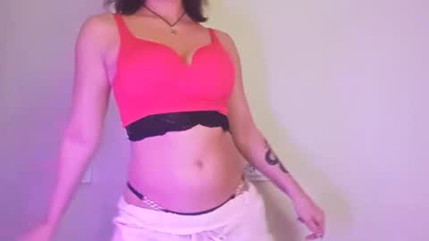 Mia online show from September 2025 06:20:02 PM