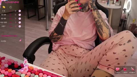 Snapshot of _viv1an_ chatting on November 2025 07:19:02 AM Alis online show from November 2025 07:19:02 AM