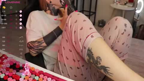 Snapshot of _viv1an_ chatting on November 2025 07:07:01 AM Alis online show from November 2025 07:07:01 AM