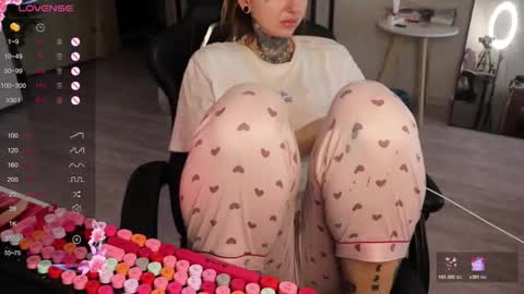 Snapshot of _viv1an_ chatting on November 2025 08:58:02 AM Alis online show from November 2025 08:58:02 AM