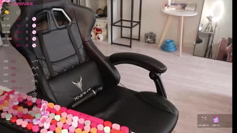 Snapshot of _viv1an_ chatting on November 2025 08:14:01 AM Alis online show from November 2025 08:14:01 AM