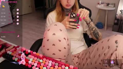 Snapshot of _viv1an_ chatting on November 2025 09:19:02 AM Alis online show from November 2025 09:19:02 AM