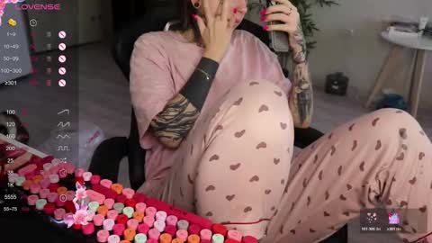 Snapshot of _viv1an_ chatting on November 2025 09:44:02 AM Alis online show from November 2025 09:44:02 AM