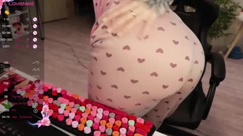 Snapshot of _viv1an_ chatting on December 2025 08:30:02 AM Alis online show from December 2025 08:30:02 AM