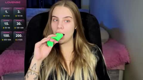 Snapshot of _wednesday_addams_ chatting on October 2025 11:32:02 AM Vera online show from October 2025 11:32:02 AM