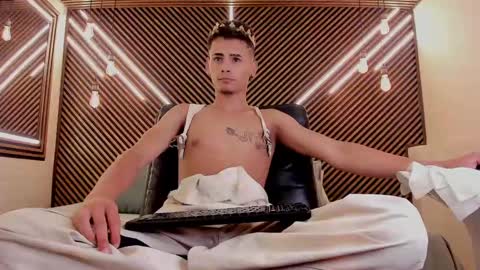 Snapshot of _white_fox_ chatting on February 2025 04:33:01 AM white fox online show from February 2025 04:33:01 AM