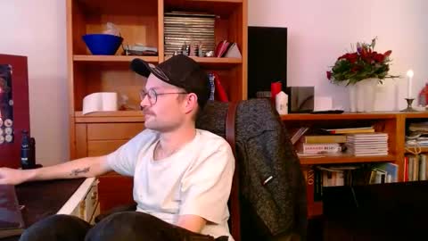 Snapshot of _whoisthatguy_ chatting on January 2026 05:06:01 PM _whoisthatguy_ online show from January 2026 05:06:01 PM