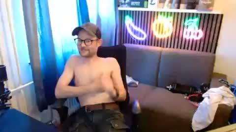 Snapshot of _whoisthatguy_ chatting on June 2026 02:09:01 PM _whoisthatguy_ online show from June 2026 02:09:01 PM