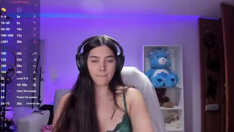 Snapshot of _wtdreamgirl chatting on June 2026 07:03:01 AM Luisa online show from June 2026 07:03:01 AM