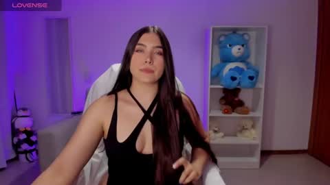 Snapshot of _wtdreamgirl chatting on July 2026 07:44:01 AM Luisa online show from July 2026 07:44:01 AM