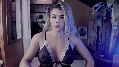 Snapshot of _xcherrycrushx_ chatting on February 2025 01:58:01 AM Nadien online show from February 2025 01:58:01 AM