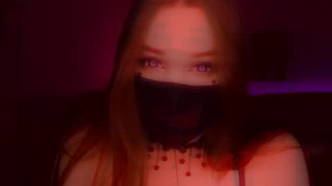 Roxy online show from November 2025 07:49:02 PM