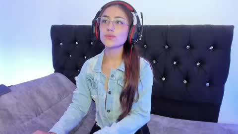 A Sexy Couple online show from November 2025 07:18:02 PM