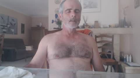 Snapshot of aalex1717 chatting on July 2026 01:19:01 PM Aalex1717 online show from July 2026 01:19:01 PM