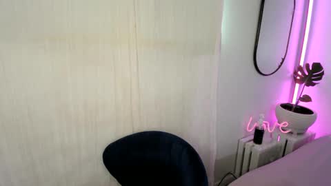 Snapshot of aaliyahlayla chatting on December 2024 01:34:02 AM Aaliyahlayla online show from December 2024 01:34:02 AM