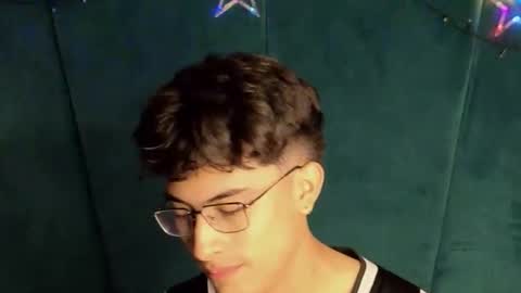 Aaron Ezequiel online show from December 2025 10:50:01 PM