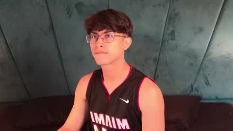 Aaron Ezequiel online show from April 2026 12:31:01 PM