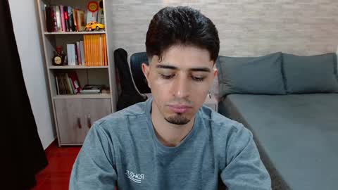 Snapshot of aaron_paul_ chatting on December 2024 08:55:01 PM Aaron online show from December 2024 08:55:01 PM