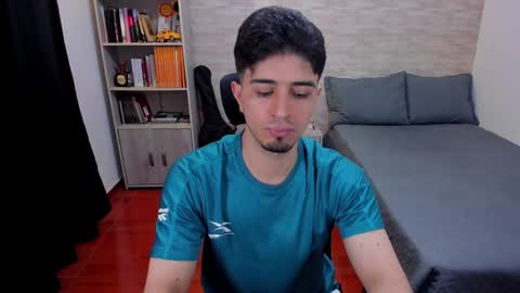 Snapshot of aaron_paul_ chatting on December 2024 07:34:01 PM Aaron online show from December 2024 07:34:01 PM