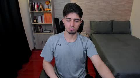 Snapshot of aaron_paul_ chatting on December 2024 06:59:01 PM Aaron online show from December 2024 06:59:01 PM