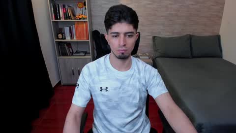 Snapshot of aaron_paul_ chatting on December 2024 08:44:01 PM Aaron online show from December 2024 08:44:01 PM