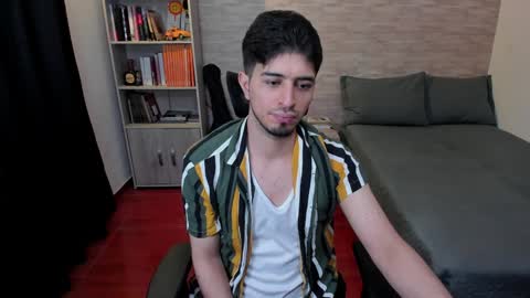 Snapshot of aaron_paul_ chatting on December 2024 08:43:01 PM Aaron online show from December 2024 08:43:01 PM