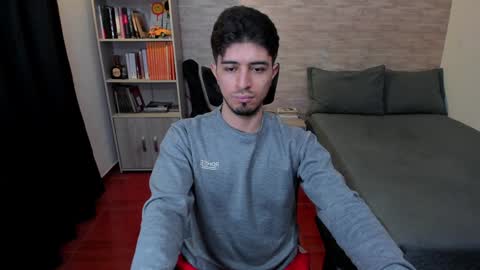 Snapshot of aaron_paul_ chatting on December 2024 07:53:02 PM Aaron online show from December 2024 07:53:02 PM