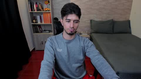 Snapshot of aaron_paul_ chatting on December 2024 10:55:02 PM Aaron online show from December 2024 10:55:02 PM