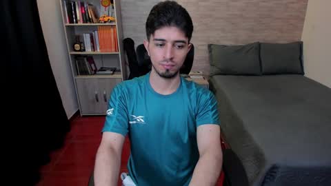 Snapshot of aaron_paul_ chatting on December 2024 05:36:02 PM Aaron online show from December 2024 05:36:02 PM