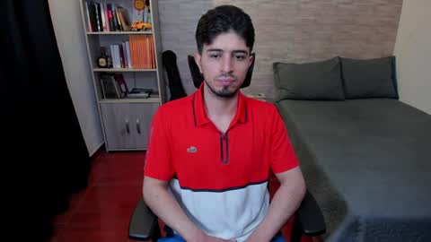 Snapshot of aaron_paul_ chatting on December 2024 07:00:01 PM Aaron online show from December 2024 07:00:01 PM