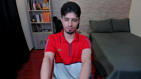 Snapshot of aaron_paul_ chatting on December 2024 10:03:01 PM Aaron online show from December 2024 10:03:01 PM