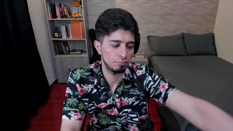 Snapshot of aaron_paul_ chatting on December 2024 09:18:02 PM Aaron online show from December 2024 09:18:02 PM