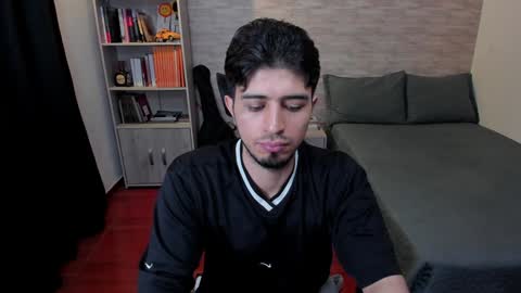 Snapshot of aaron_paul_ chatting on December 2024 08:14:02 PM Aaron online show from December 2024 08:14:02 PM