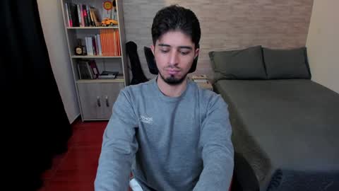 Snapshot of aaron_paul_ chatting on December 2024 10:05:01 PM Aaron online show from December 2024 10:05:01 PM