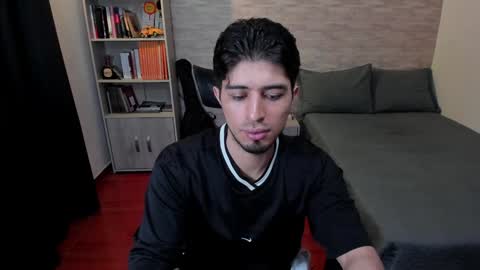 Snapshot of aaron_paul_ chatting on January 2025 11:06:01 PM Aaron online show from January 2025 11:06:01 PM