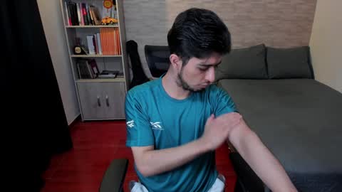 Snapshot of aaron_paul_ chatting on January 2025 11:03:02 PM Aaron online show from January 2025 11:03:02 PM