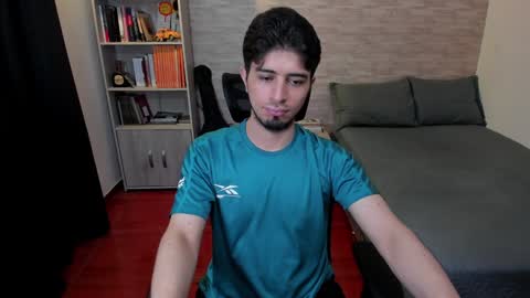 Snapshot of aaron_paul_ chatting on January 2025 11:09:01 PM Aaron online show from January 2025 11:09:01 PM